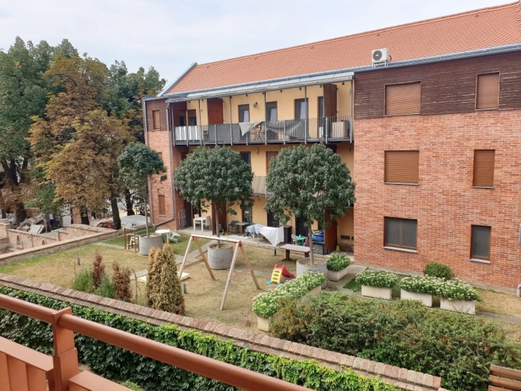 c3-2-name c2-19-name, Pécs, Belváros