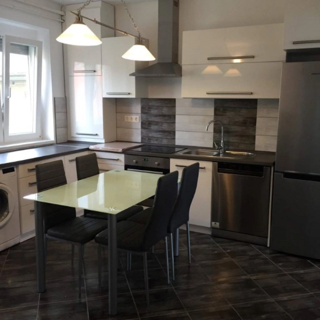 c3-2-name c2-19-name, Pécs, Belváros