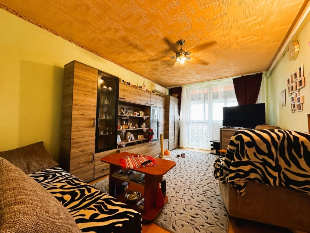 For sale panel flat, Komló