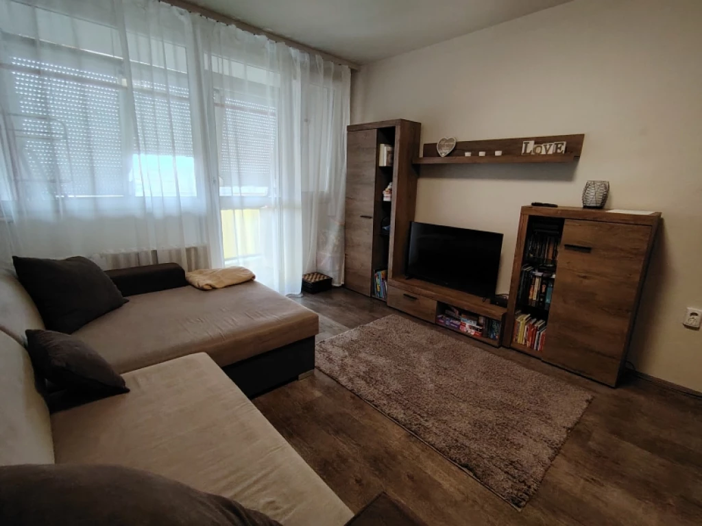 Eladó panellakás, Pécs, Kertváros