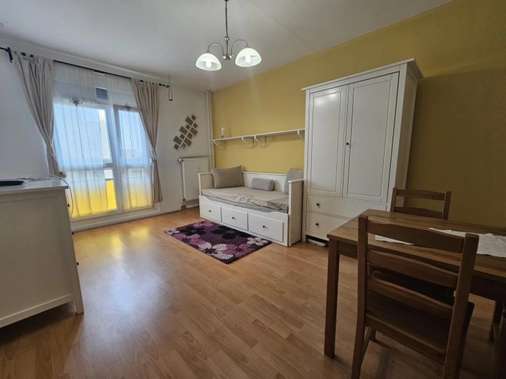 Kiadó panellakás, Pécs, Belváros