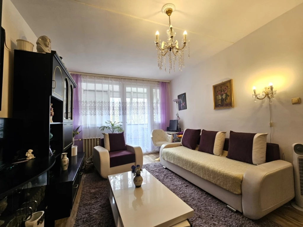 Eladó panellakás, Pécs, Kertváros