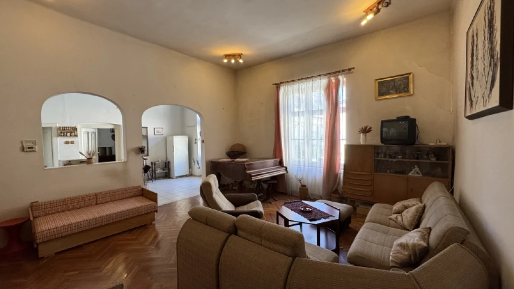 Eladó téglalakás, Pécs, Belváros