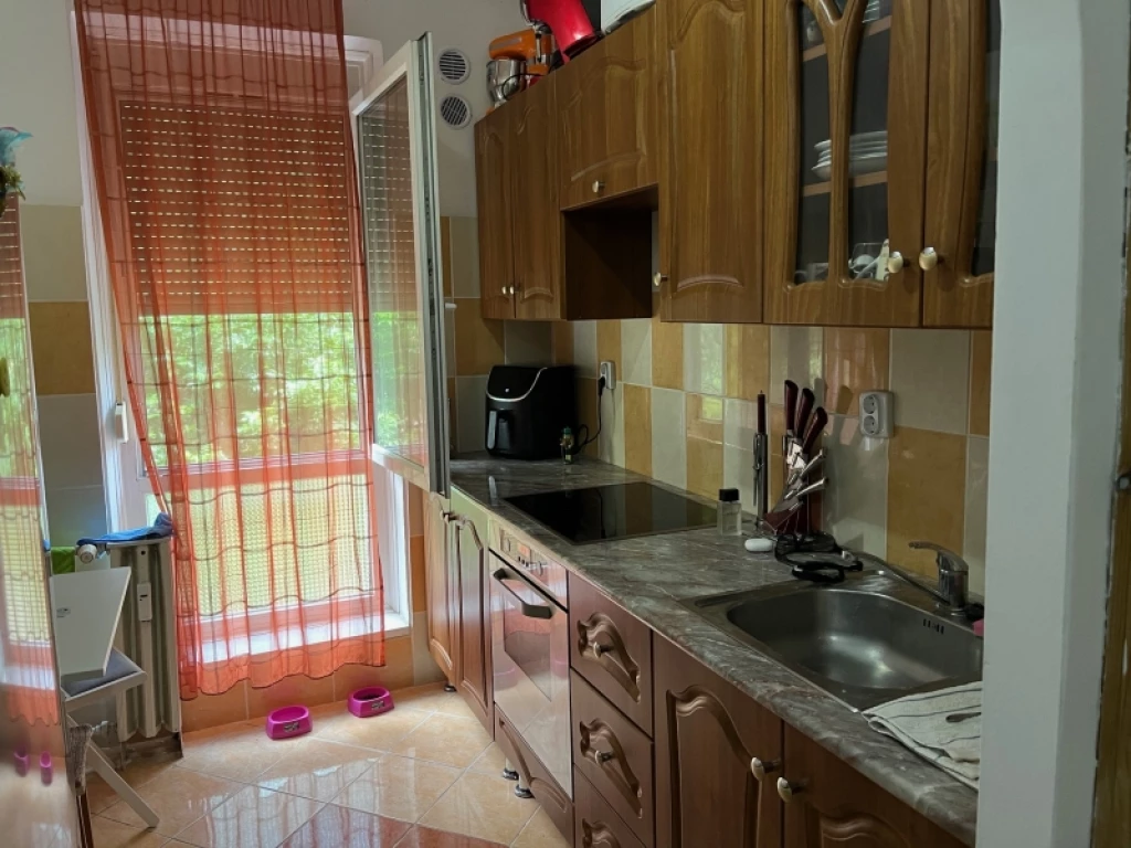 Eladó panellakás, Pécs, Kertváros
