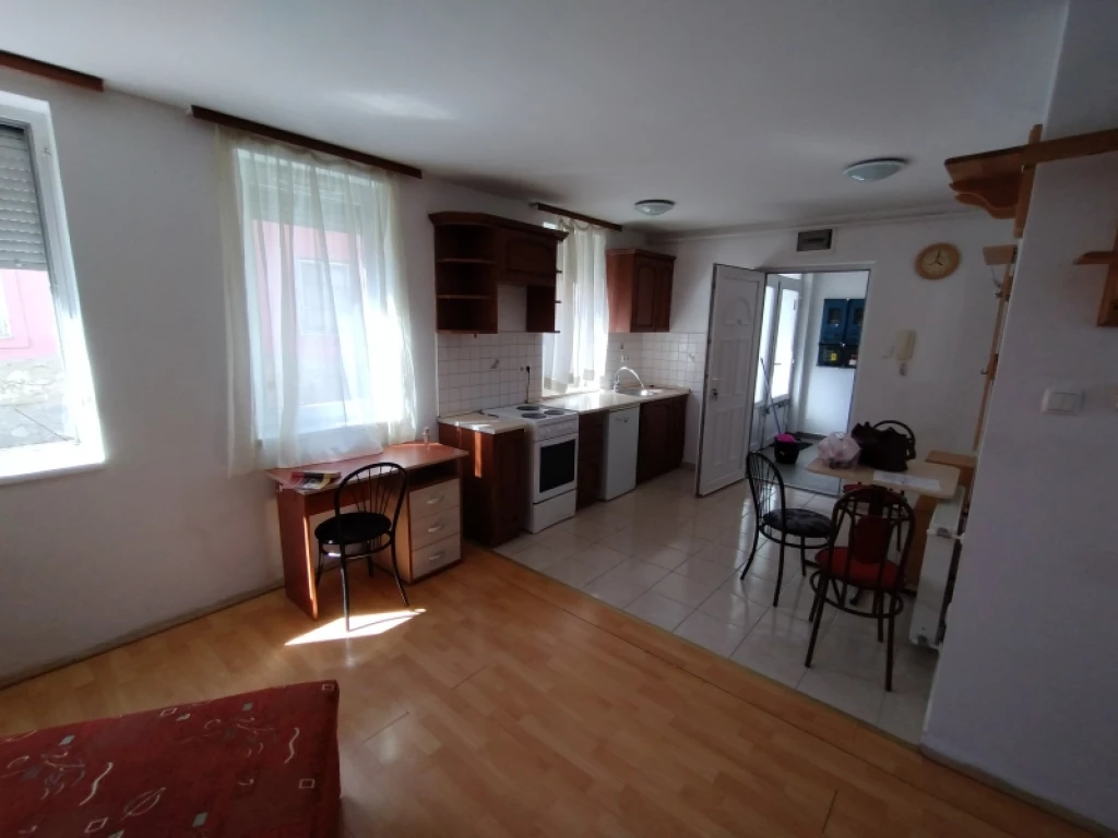 Kiadó téglalakás, Pécs, Belváros