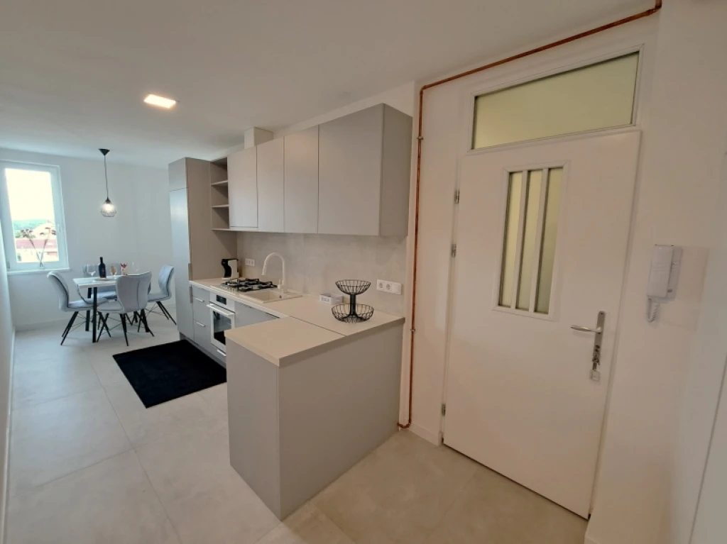 Eladó téglalakás, Pécs, Belváros