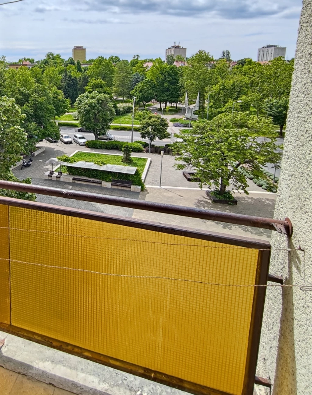 Eladó téglalakás, Pécs, Uránváros