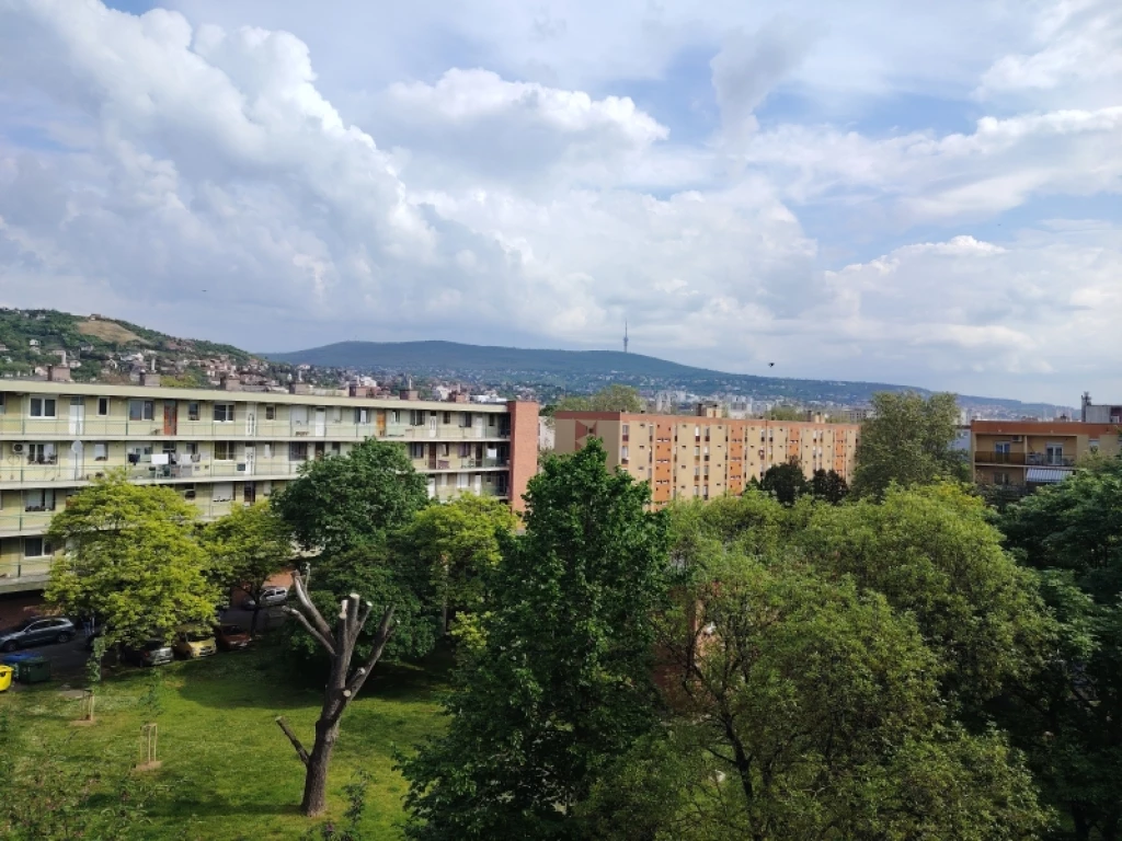 Eladó téglalakás, Pécs, Uránváros