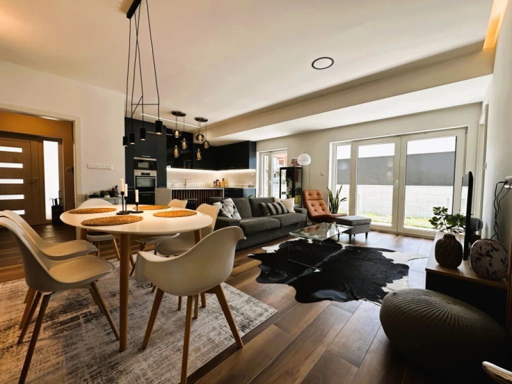 c3-1-name c2-19-name, Pécs, Mecsekoldal/Belváros