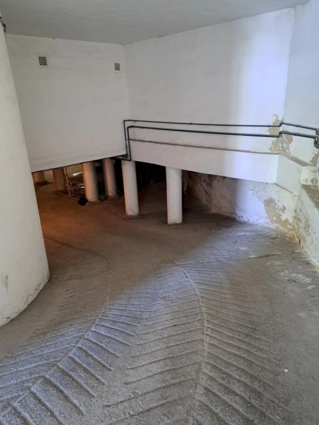 Kiadó egyedi garázs, Pécs, Belváros