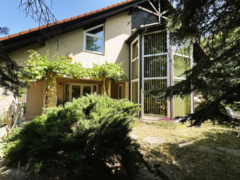 Eladó családi ház, Pécs, Mecsekoldal/Szkókó