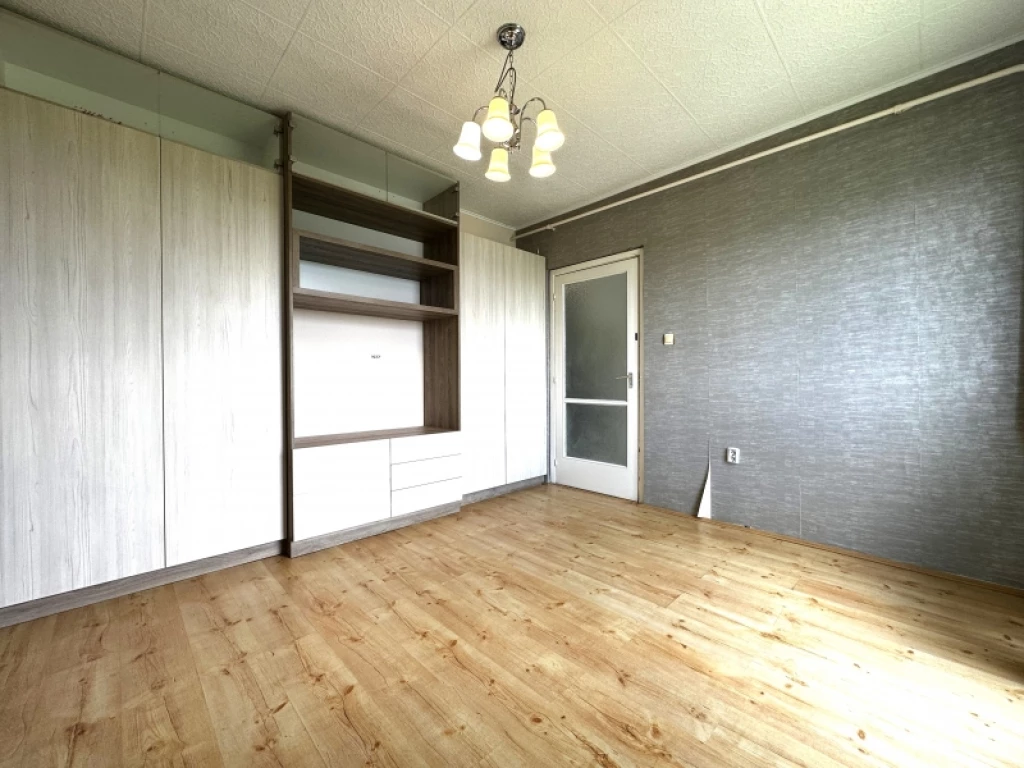 Eladó panellakás, Pécs, Kertváros