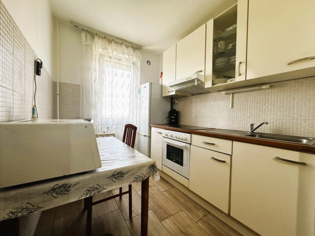 Eladó panellakás, Pécs, Kertváros