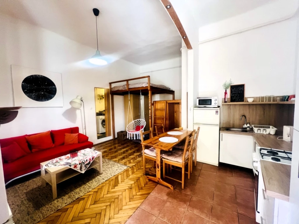 c3-1-name c2-19-name, Pécs, Belváros