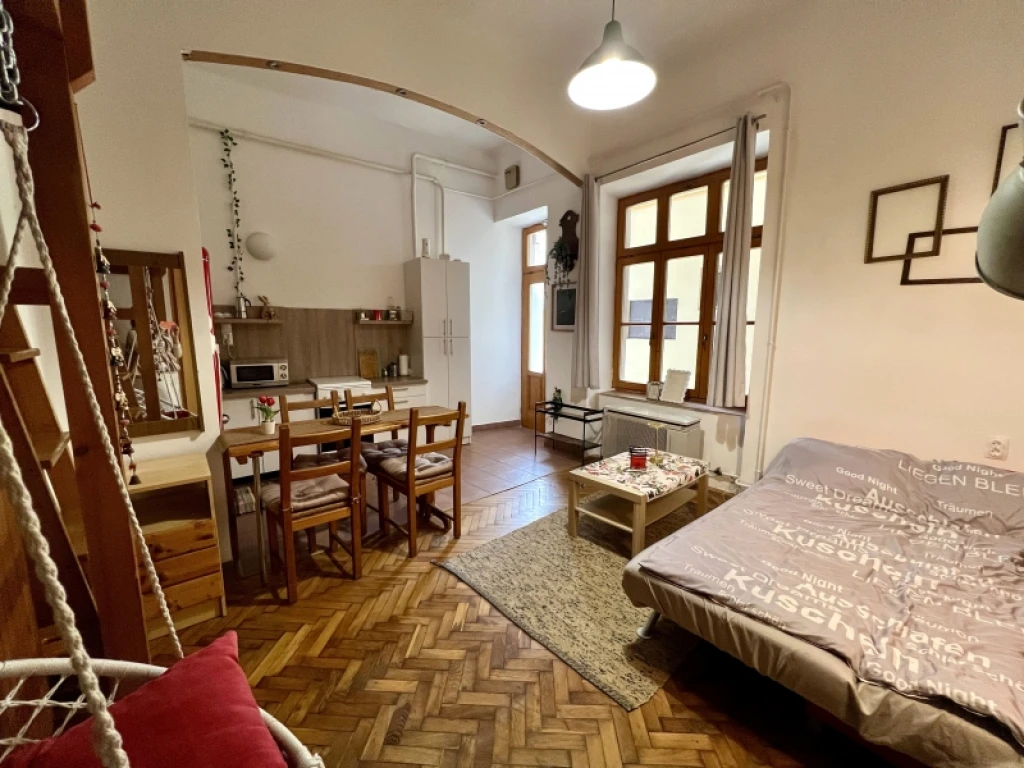 c3-1-name c2-19-name, Pécs, Belváros