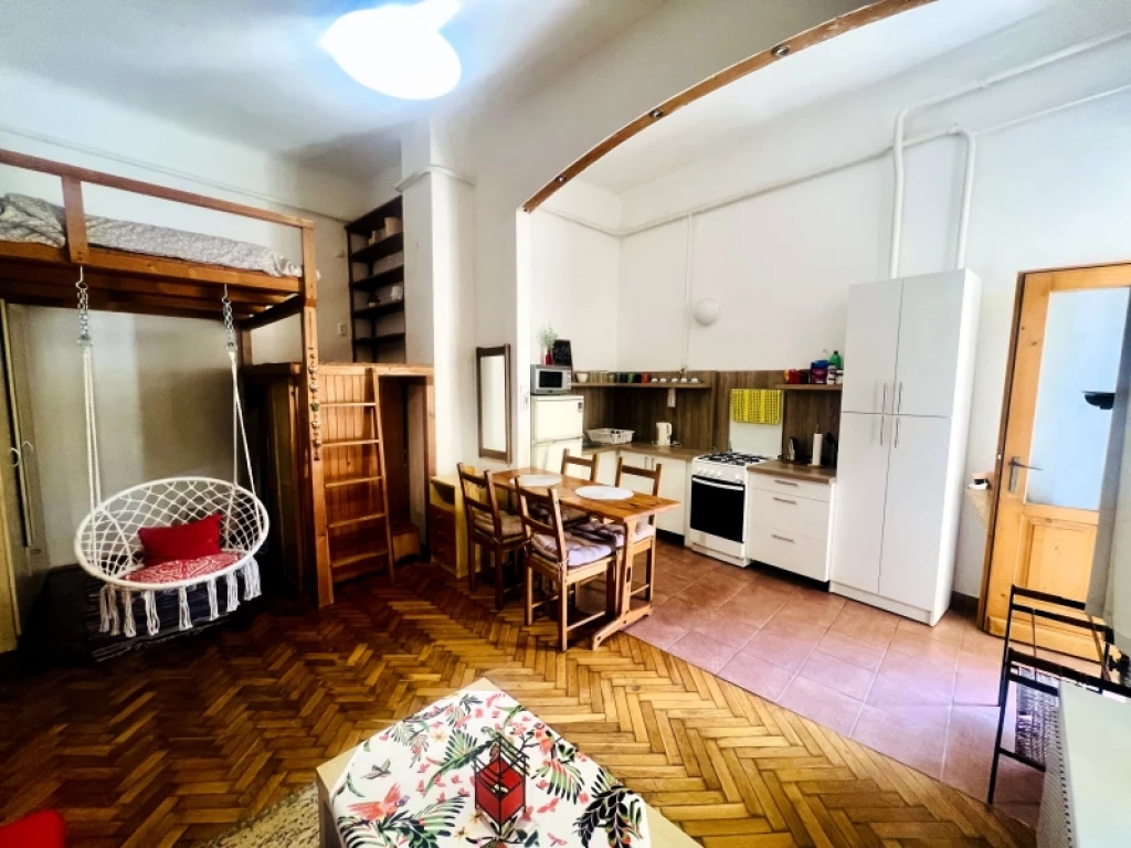 c3-1-name c2-19-name, Pécs, Belváros