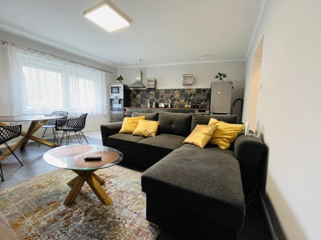 c3-2-name c2-19-name, Pécs, Belváros