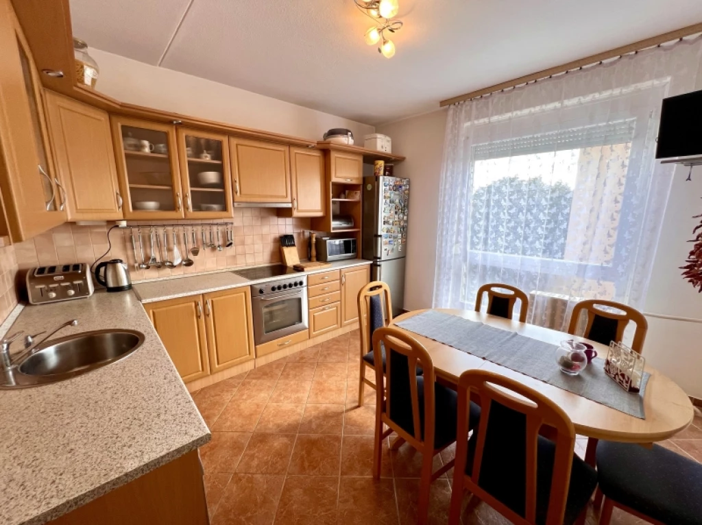 For sale panel flat, Pécs, Kertváros