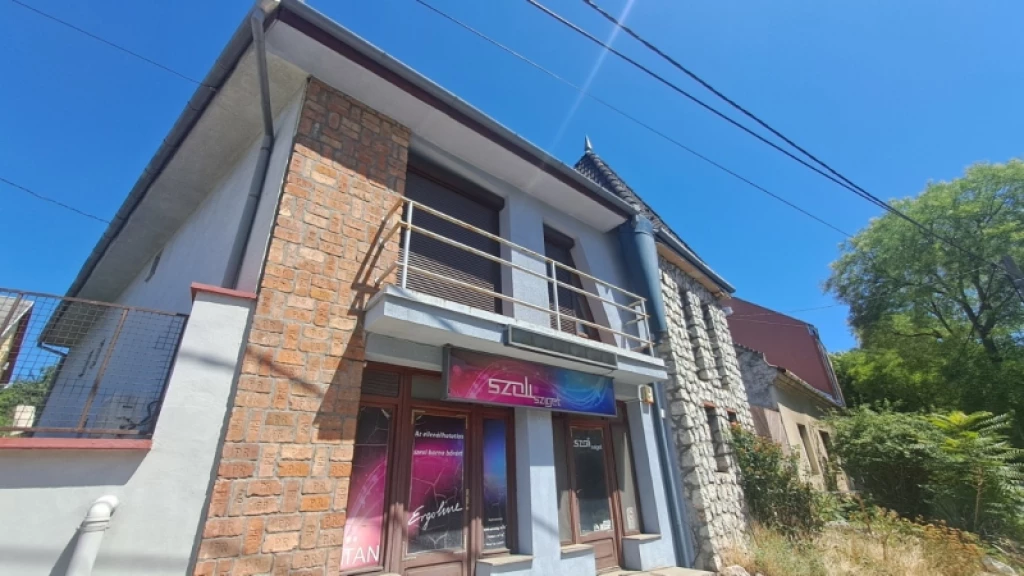 c3-1-name c2-1-name, Pécs, Egyetemváros