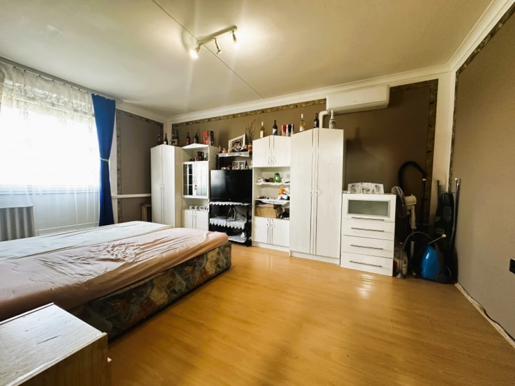 For sale panel flat, Pécs, Kertváros