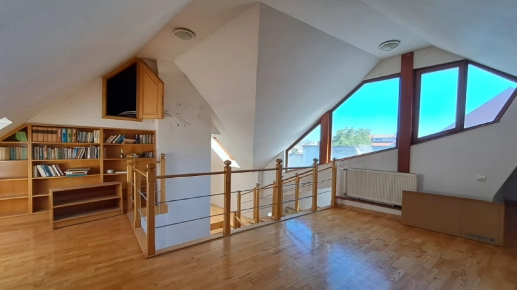 c3-1-name c2-1-name, Pécs, Egyetemváros