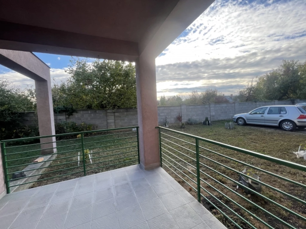 Eladó téglalakás, Szentlőrinc