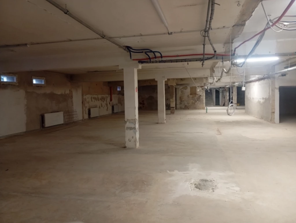 Kiadó egyéb kereskedelmi-ipari, Pécs, Belváros