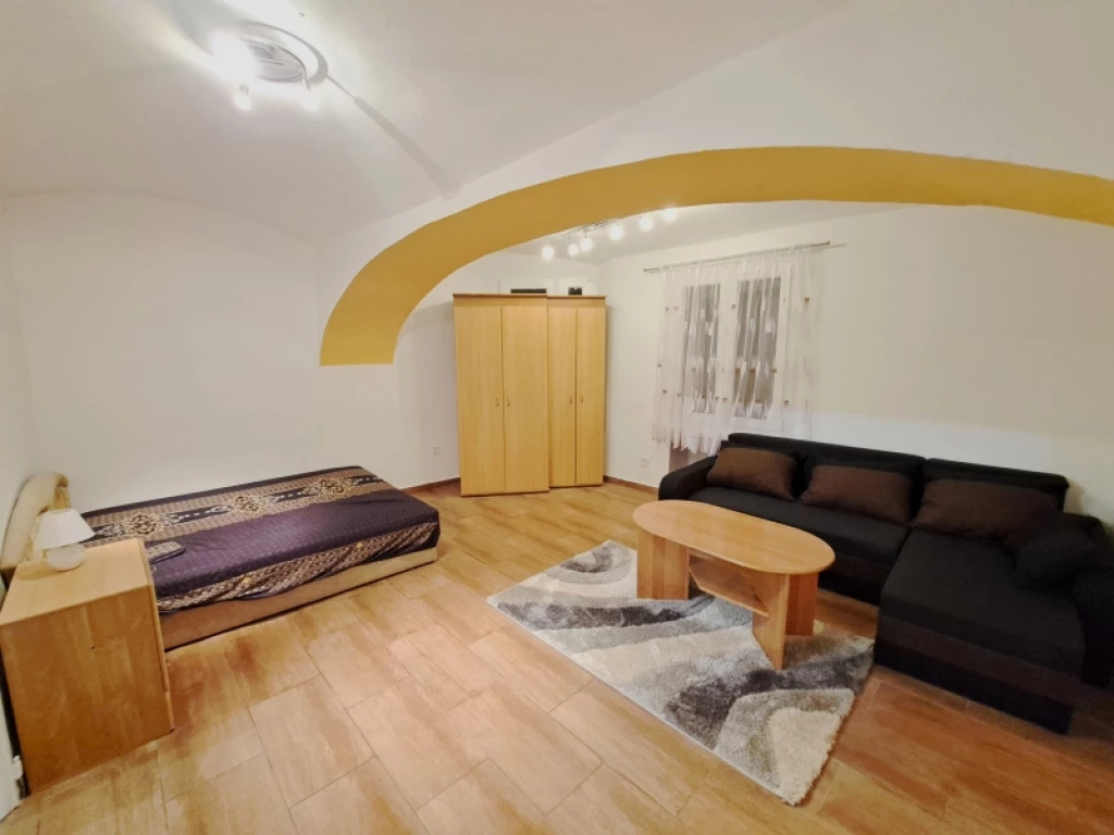 c3-2-name c2-19-name, Pécs, Belváros