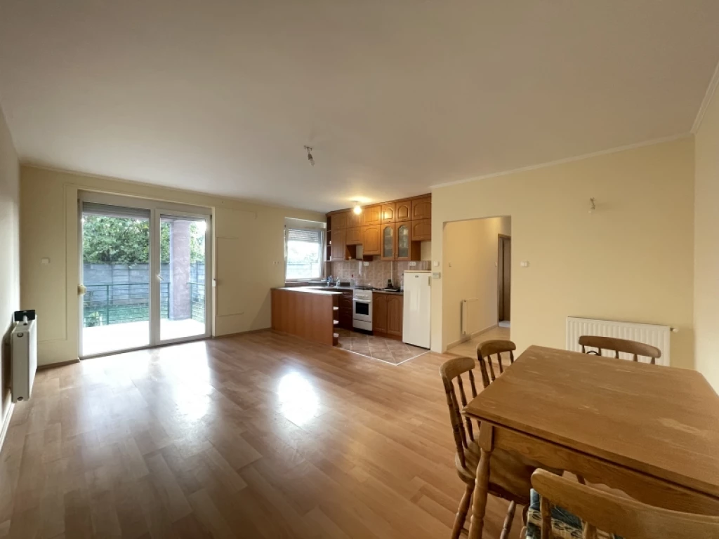 Eladó téglalakás, Szentlőrinc