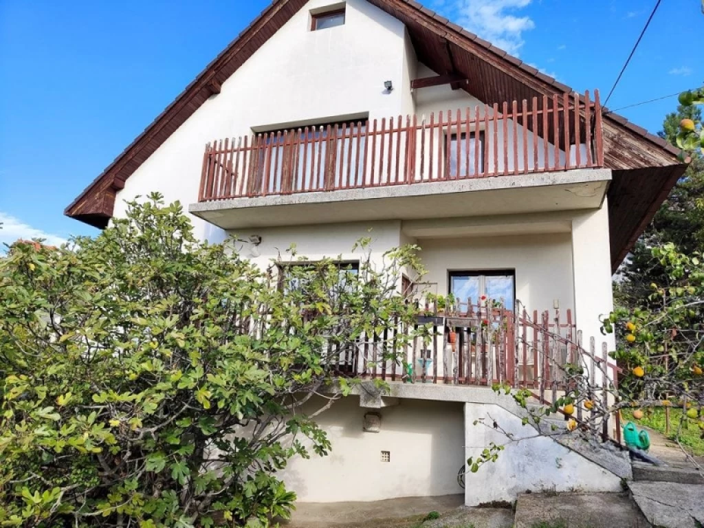 c3-1-name c2-1-name, Pécs, Mecsekoldal/Bálics