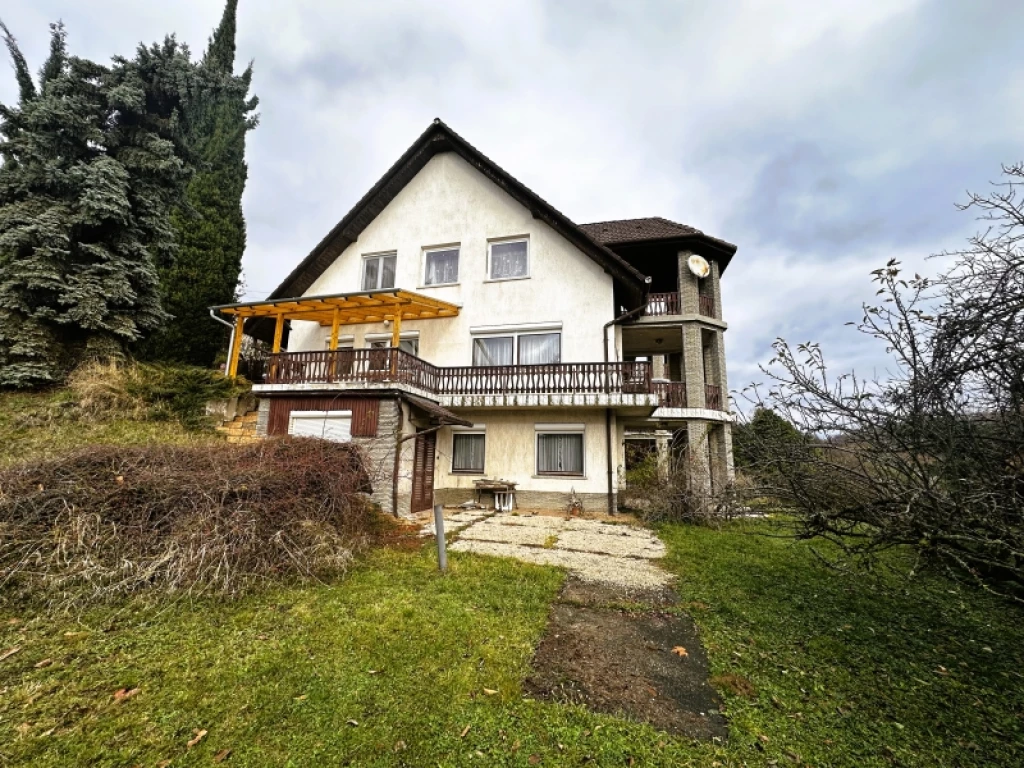 c3-1-name c2-2-name, Komló