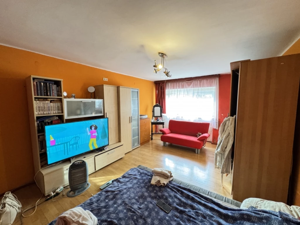 c3-1-name c2-19-name, Pécs, Belváros