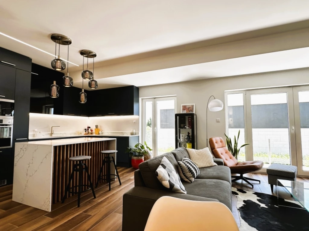 c3-1-name c2-19-name, Pécs, Mecsekoldal/Belváros