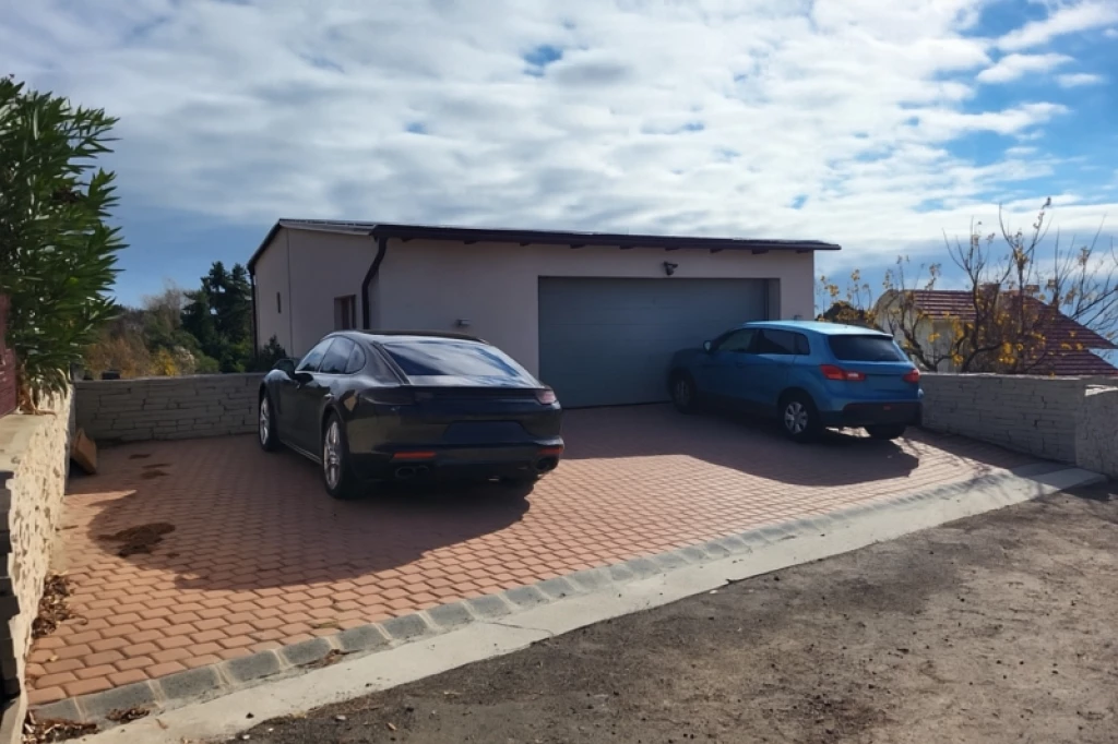 c3-1-name c2-1-name, Pécs, Mecsekoldal/Bálics