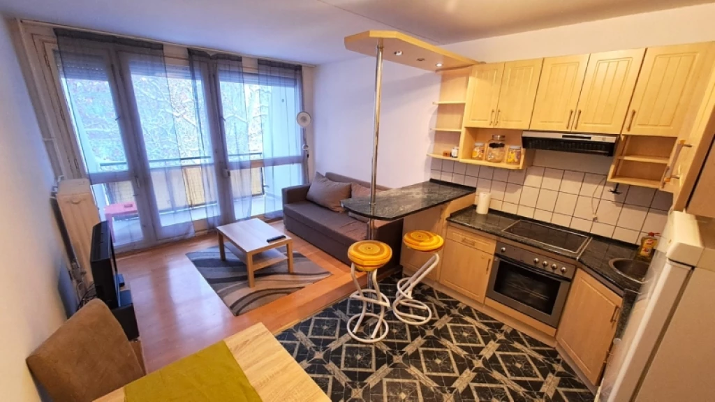 c3-1-name c2-20-name, Pécs, Kertváros