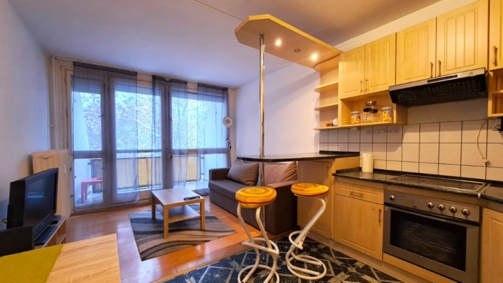 c3-1-name c2-20-name, Pécs, Kertváros