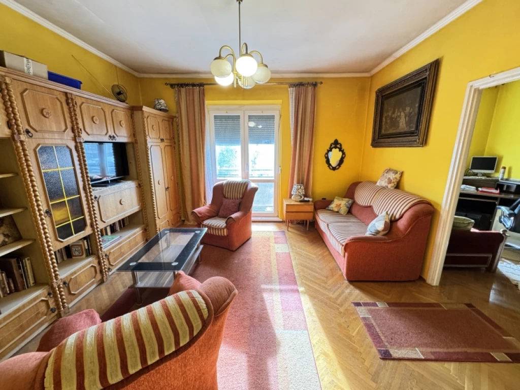 Eladó téglalakás, Szentlőrinc