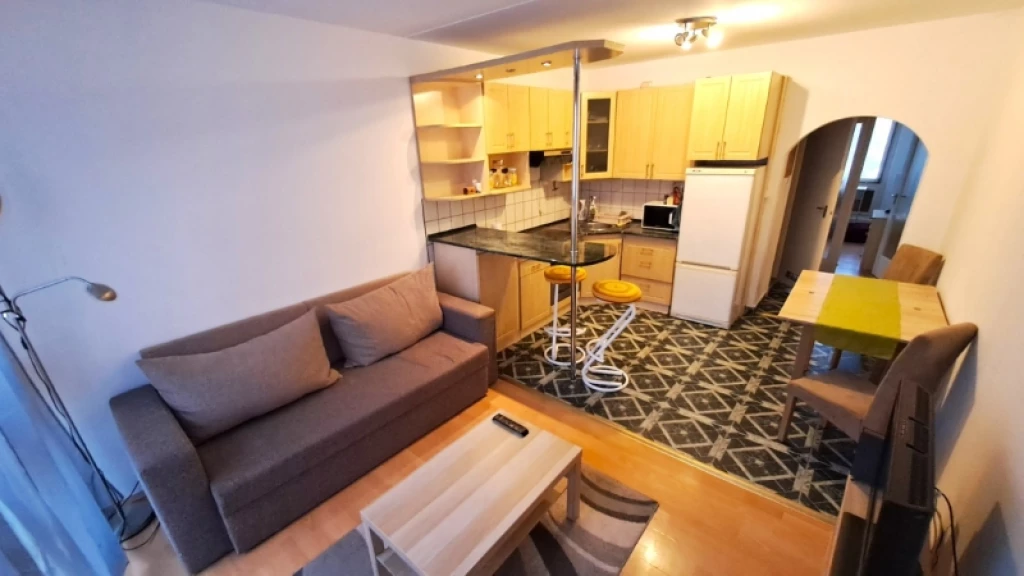 c3-1-name c2-20-name, Pécs, Kertváros