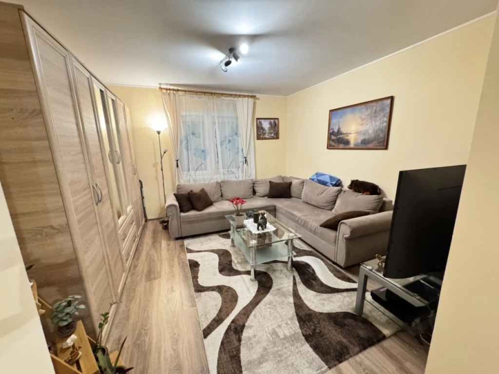 c3-1-name c2-1-name, Pécs, Kertváros