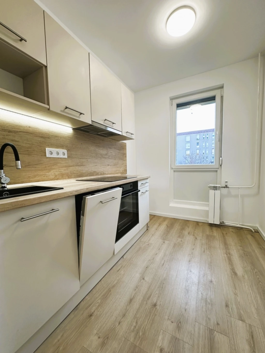 c3-1-name c2-20-name, Pécs, Kertváros