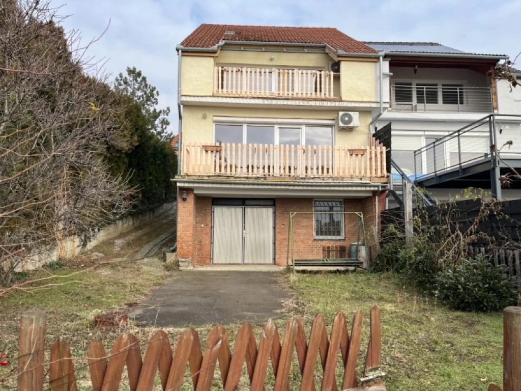 c3-1-name c2-2-name, Pécs, Mecsekoldal/Szkókó