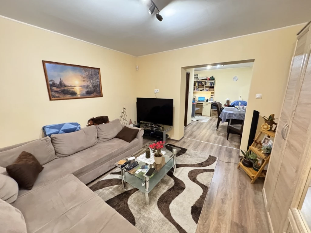 c3-1-name c2-1-name, Pécs, Kertváros