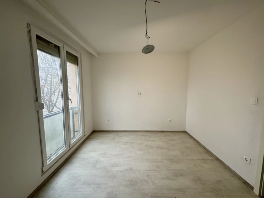 Eladó panellakás, Pécs, Uránváros