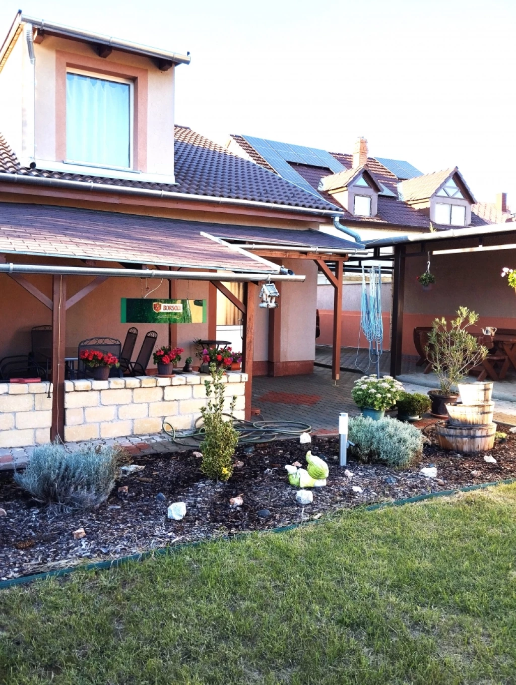 c3-1-name c2-1-name, Pécs, Kertváros