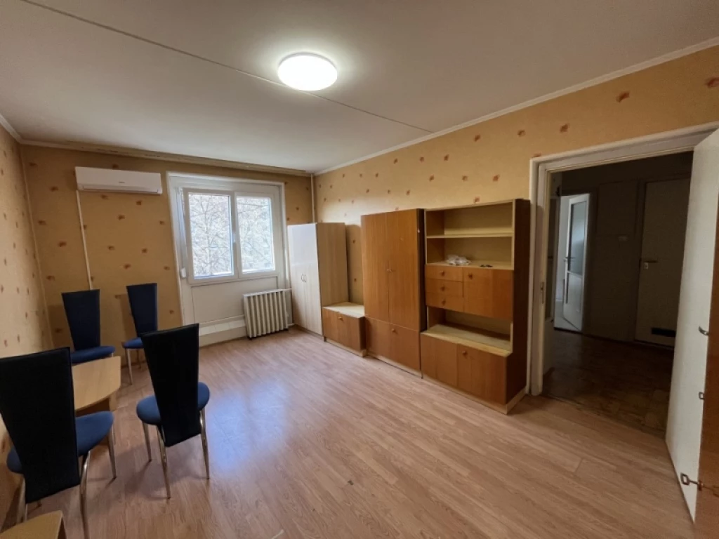 c3-1-name c2-20-name, Pécs, Kertváros