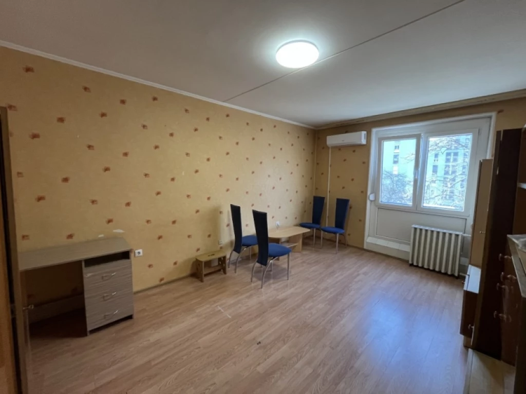 c3-1-name c2-20-name, Pécs, Kertváros