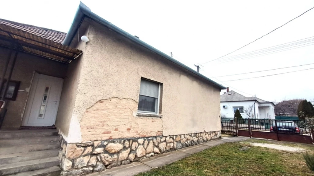 c3-1-name c2-1-name, Pécs, Budai-város