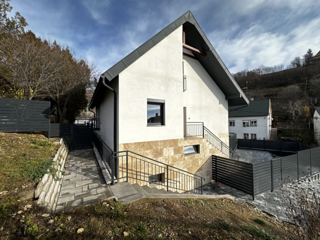 Eladó téglalakás, Pécs, Mecsekoldal/Bálics