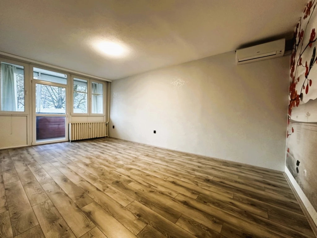 For sale panel flat, Pécs, Kertváros