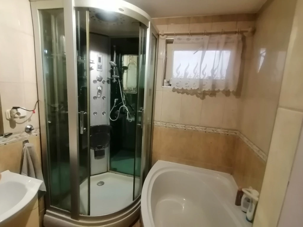 Eladó családi ház, Hidas